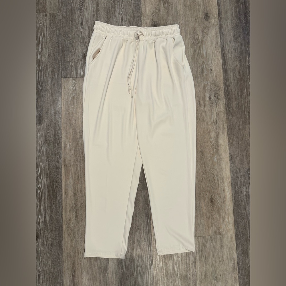 Melloday soft drawstring knit pants on cream - great condition!